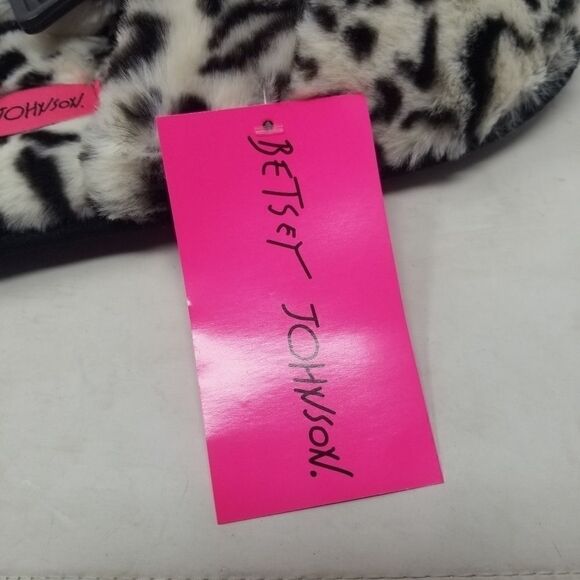 NWT. BETSEY JOHNSON WHITE LEOPARD SLIPPERS. SZ M. - Picture 7 of 15